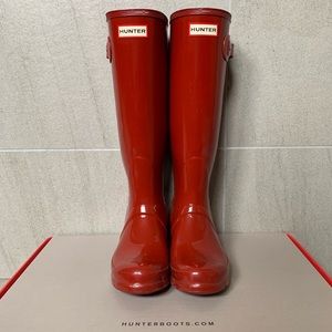 Hunter Boots, glossy red, size 7